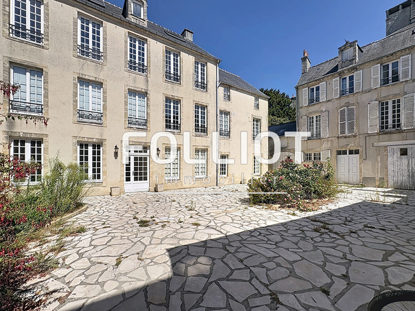Agence immobilière de 
 CABINET FOLLIOT - Cabinet FOLLIOT - BAYEUX 
