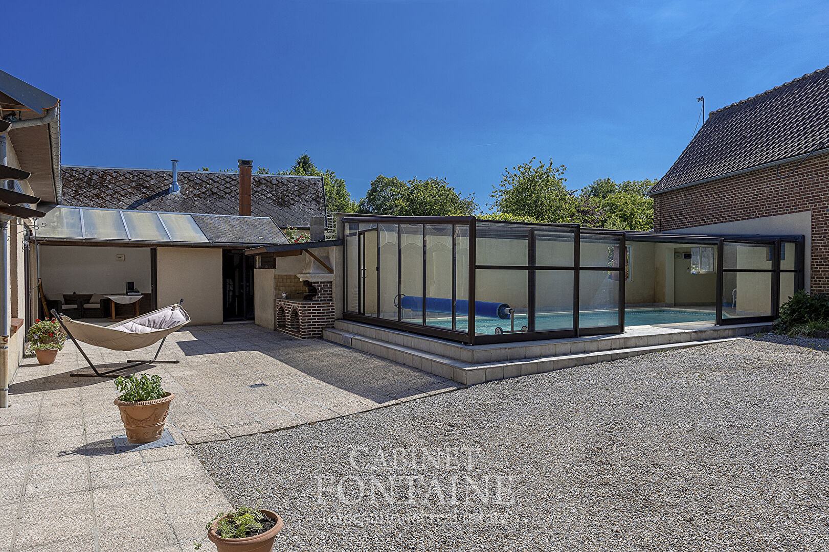 Longère 323,28 m2 (avec dépendances louées : T3 & T4)