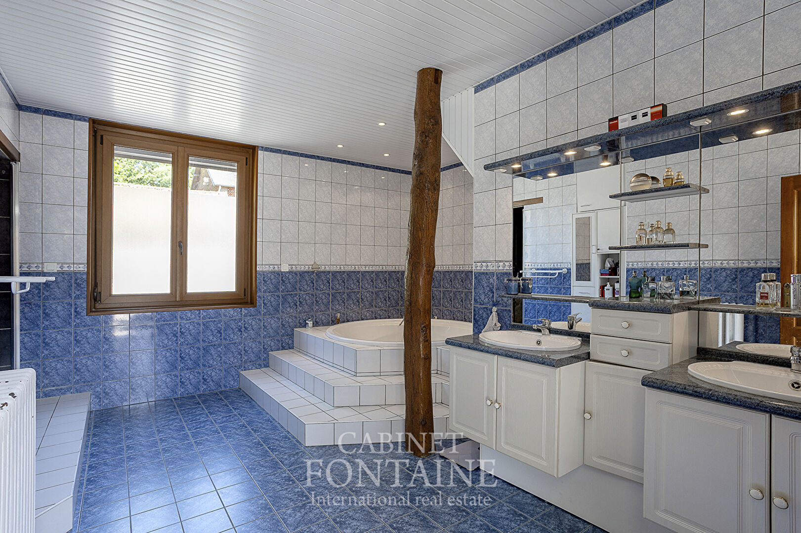 Photo Longère 323,28 m2 (avec dépendances louées : T3 & T4) image 5/6