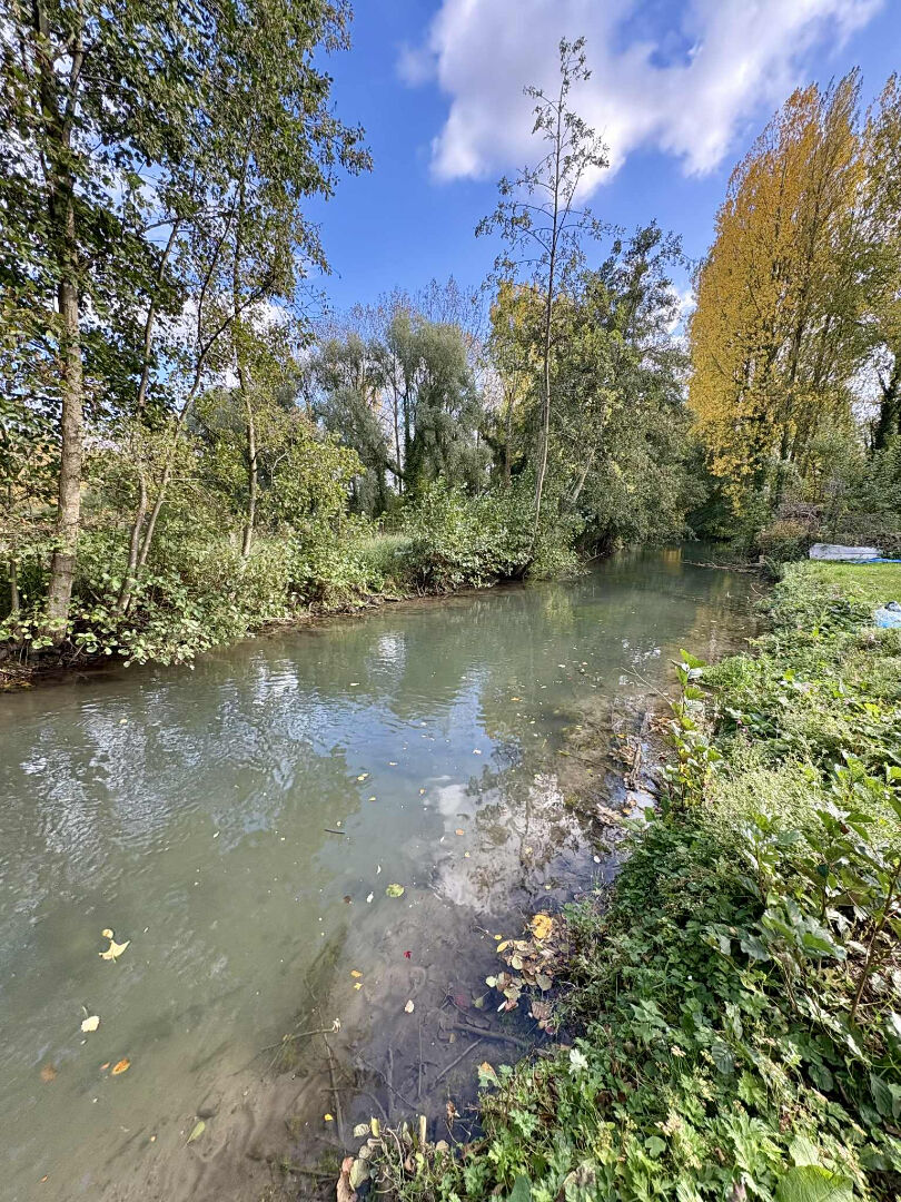 Photo maison de caractère avec rivière image 1/6