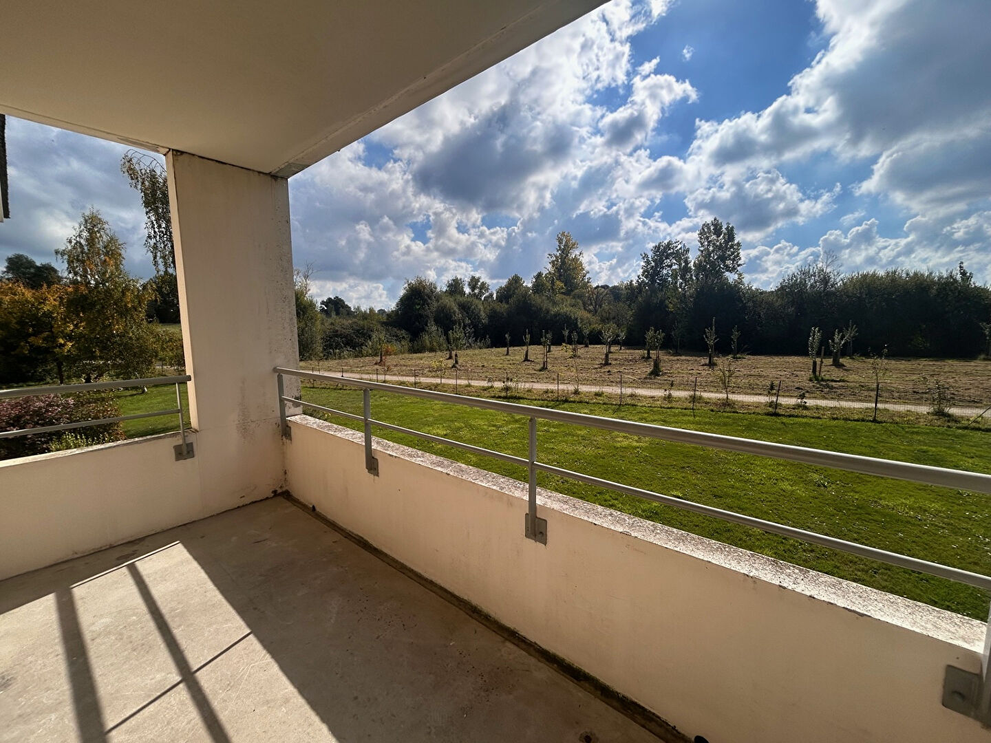 A LOUER - DOL DE BRETAGNE - T2 RECENT - 42.06 m² - BALCON - PARKING