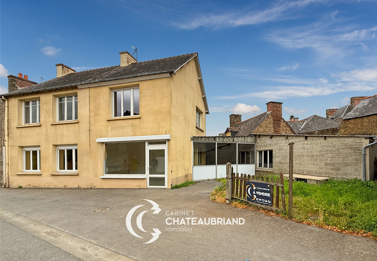 BONNEMAIN bourg - Immeuble à usage d'habitation et de local commercial