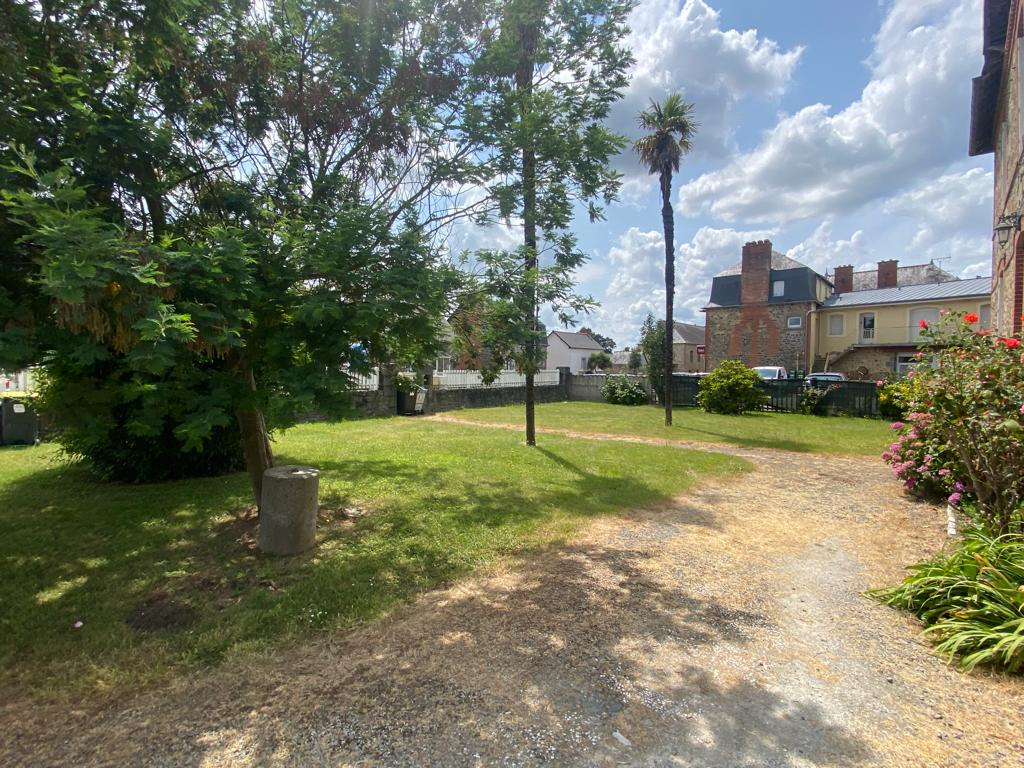 Photo COMBOURG entre CENTRE et GARE image 4/6