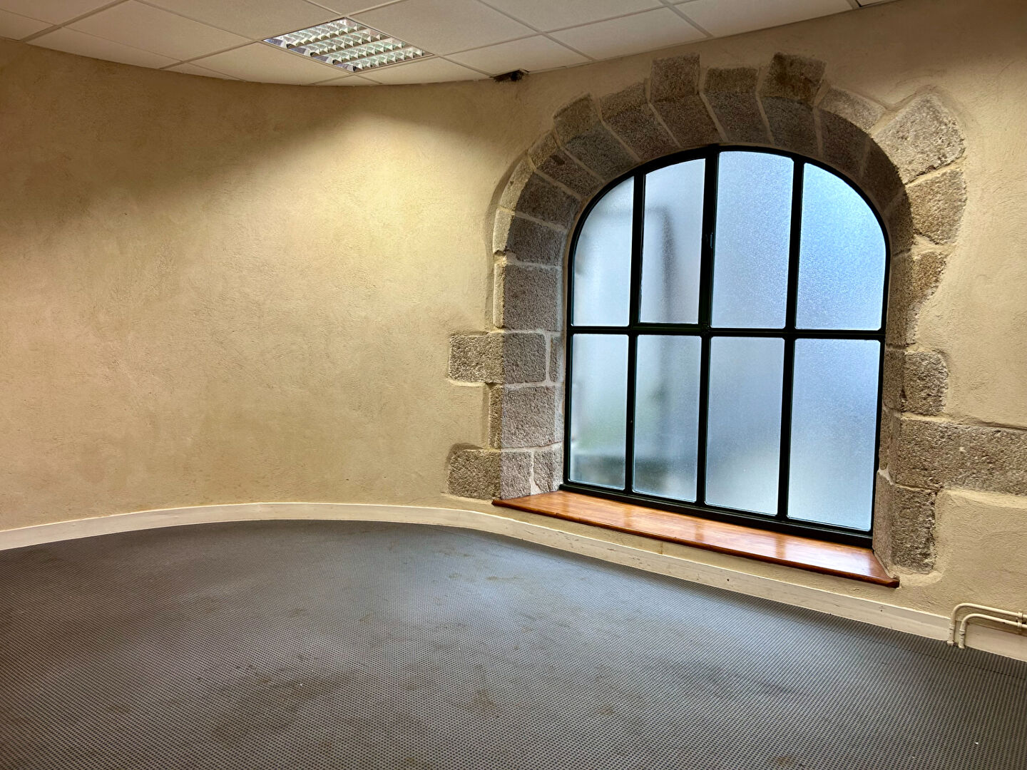 Photo A LOUER - DOL DE BRETAGNE - PLEIN CENTRE - LOCAL PROFESSIONNEL - 98 m² image 4/6