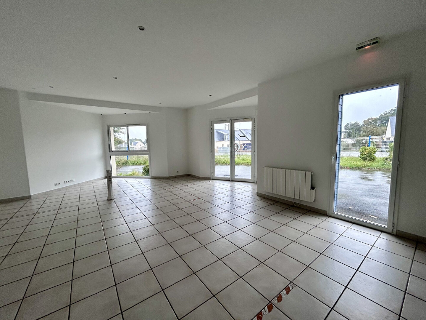 Photo A LOUER - LOCAL COMMERCIAL - MINIAC MORVAN - 130 m² - STATIONNEMENT image 2/6