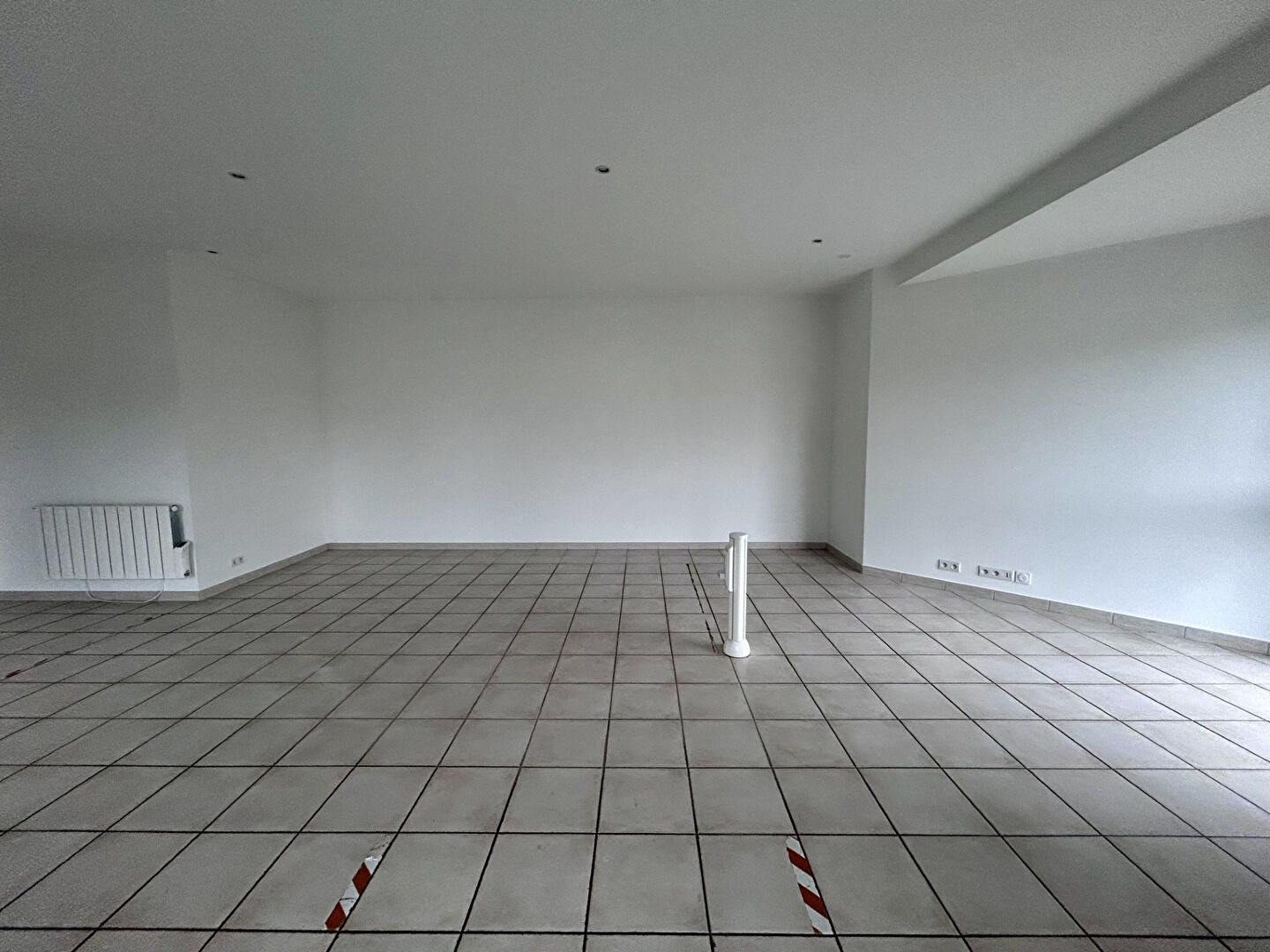 Photo A LOUER - LOCAL COMMERCIAL - MINIAC MORVAN - 130 m² - STATIONNEMENT image 5/6