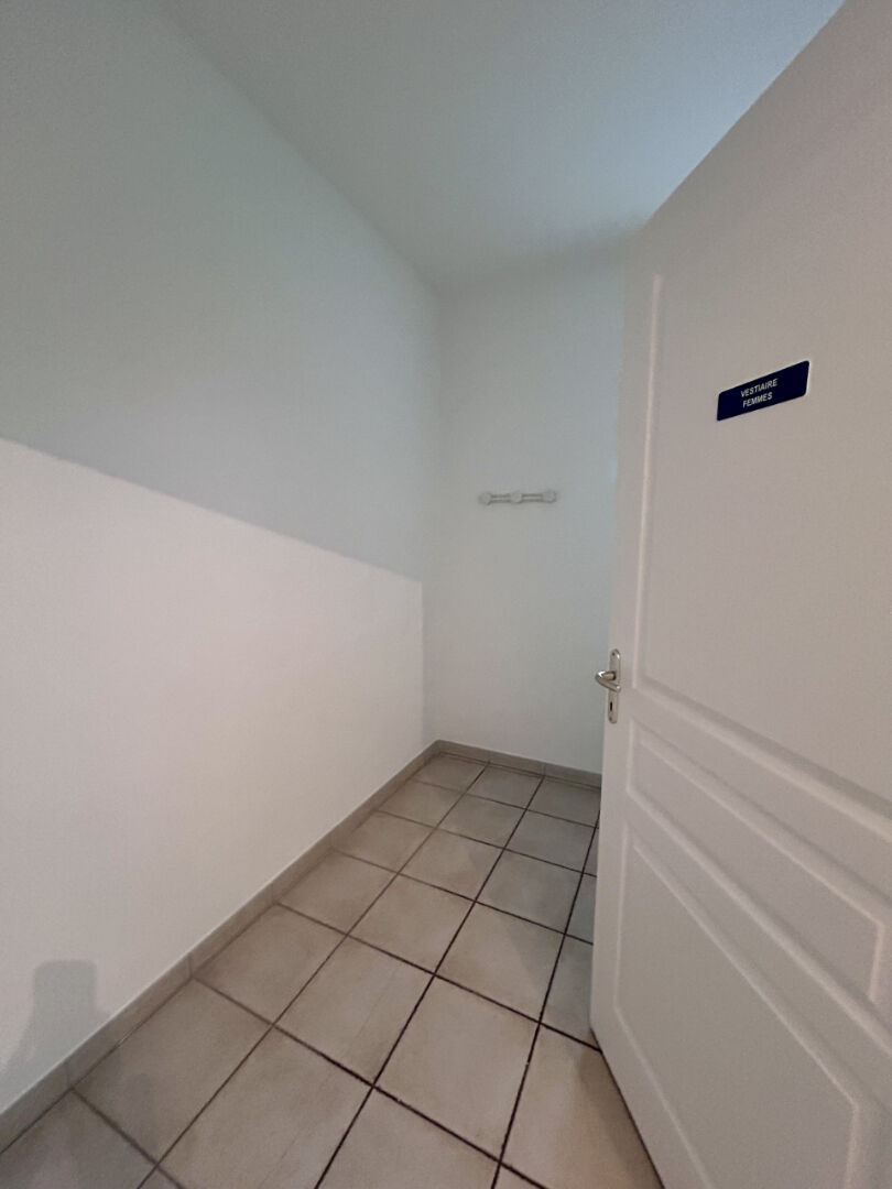 Photo A LOUER - LOCAL COMMERCIAL - MINIAC MORVAN - 130 m² - STATIONNEMENT image 6/6