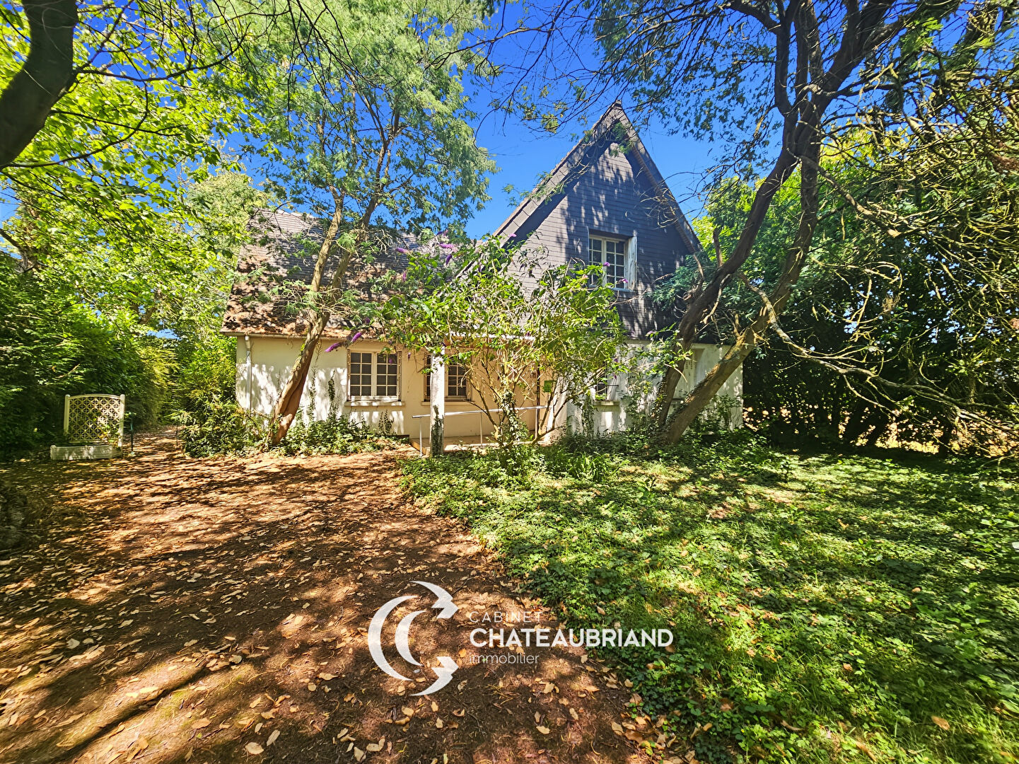 Maison Bazouges La Perouse 7 pièce(s) 186 m2