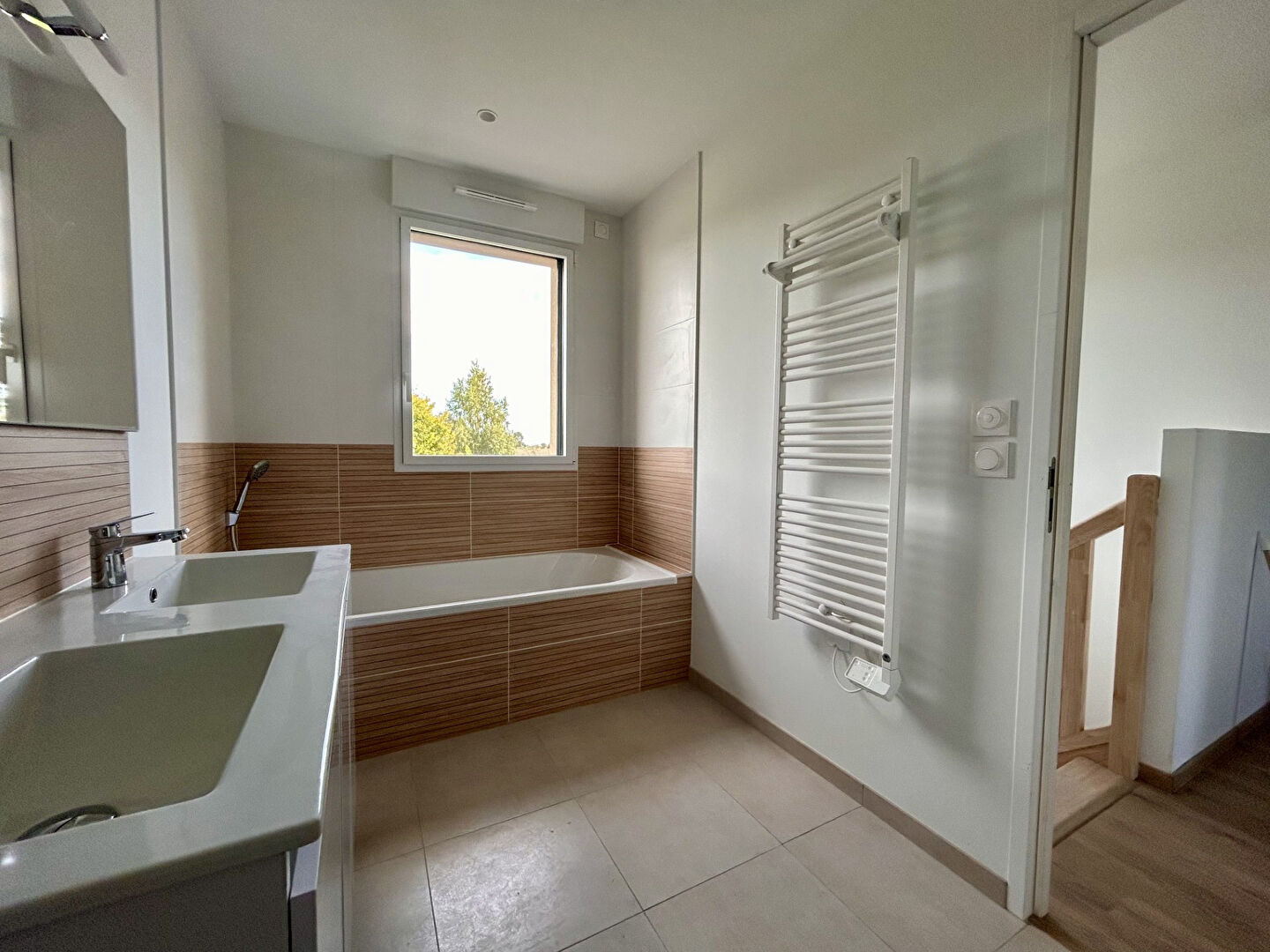 Photo A LOUER -  DOL DE BRETAGNE - MAISON NEUVE - 129 m² - NORMES RT 2012 - 4 CHAMBRES - JARDIN - GARAGE image 5/6