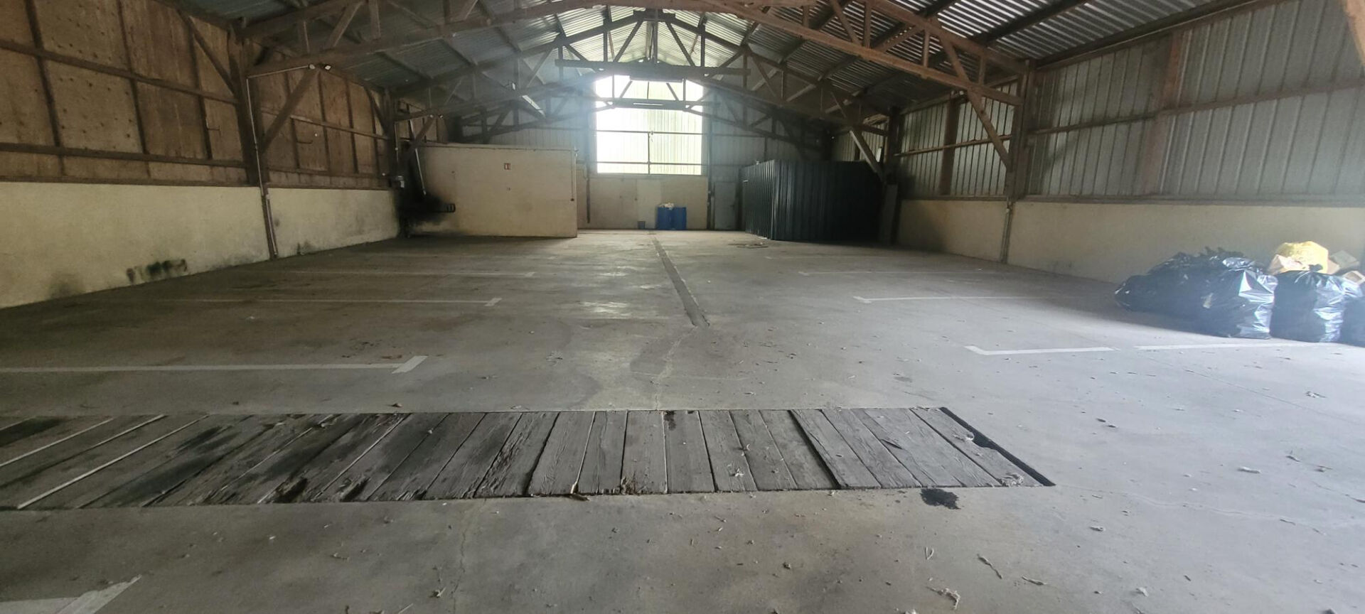 À LOUER ? ENTREPÔT AVEC BUREAUX ? PLEUGUENEUC (axe SAINT-MALO / RENNES)