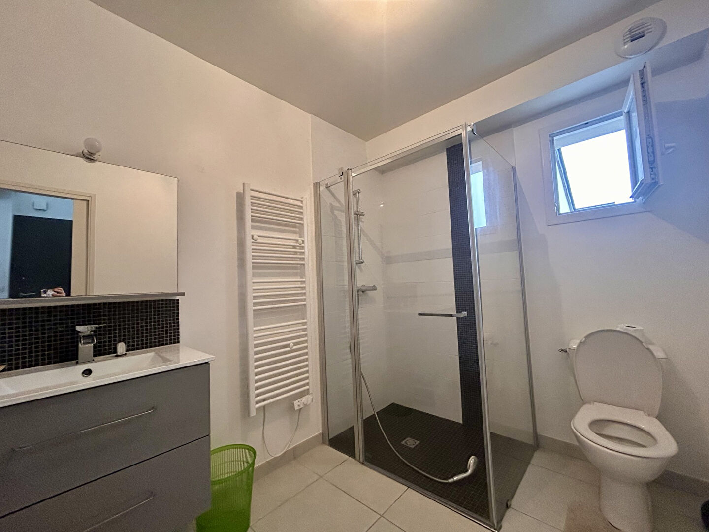 Photo A LOUER - LA FRESNAIS - MAISON RECENTE - 85 m² - GARAGE - JARDIN CLOS - TERRASSE image 4/5