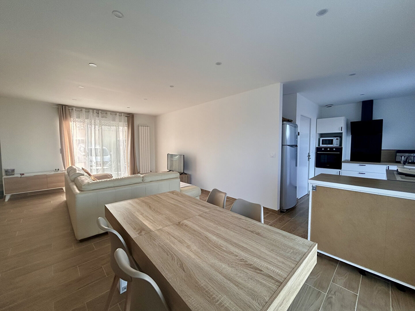 Photo A LOUER - DOL DE BRETAGNE - MAISON NEUVE MEUBLEE - 81 m² - GARAGE - TERRASSE- JARDIN - COUR image 6/6