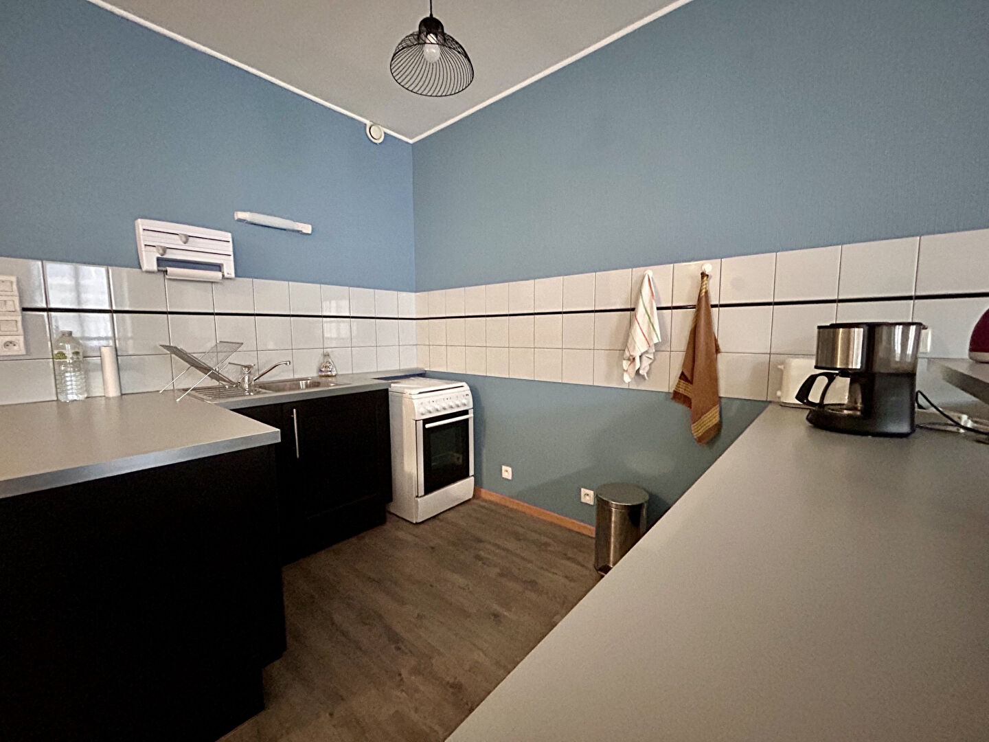 Photo A LOUER - DOL DE BRETAGNE - CENTRE - T1 - 39 m² - MEUBLE - 1er étage image 5/6