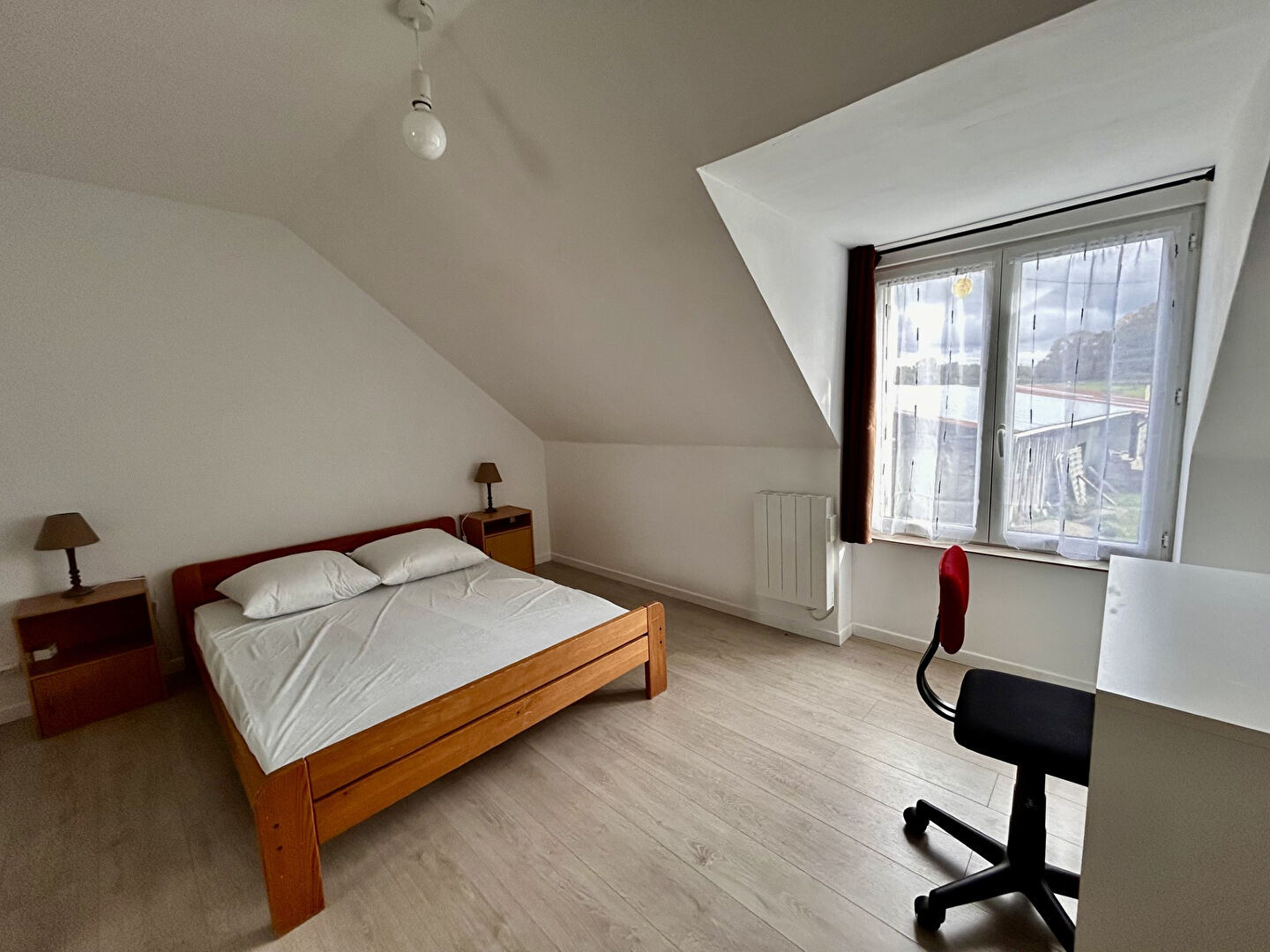 Photo A LOUER - BAGUER MORVAN - CAMPAGNE - MAISON MEUBLEE EN DUPLEX - 38 m² - TERRASSE image 5/6