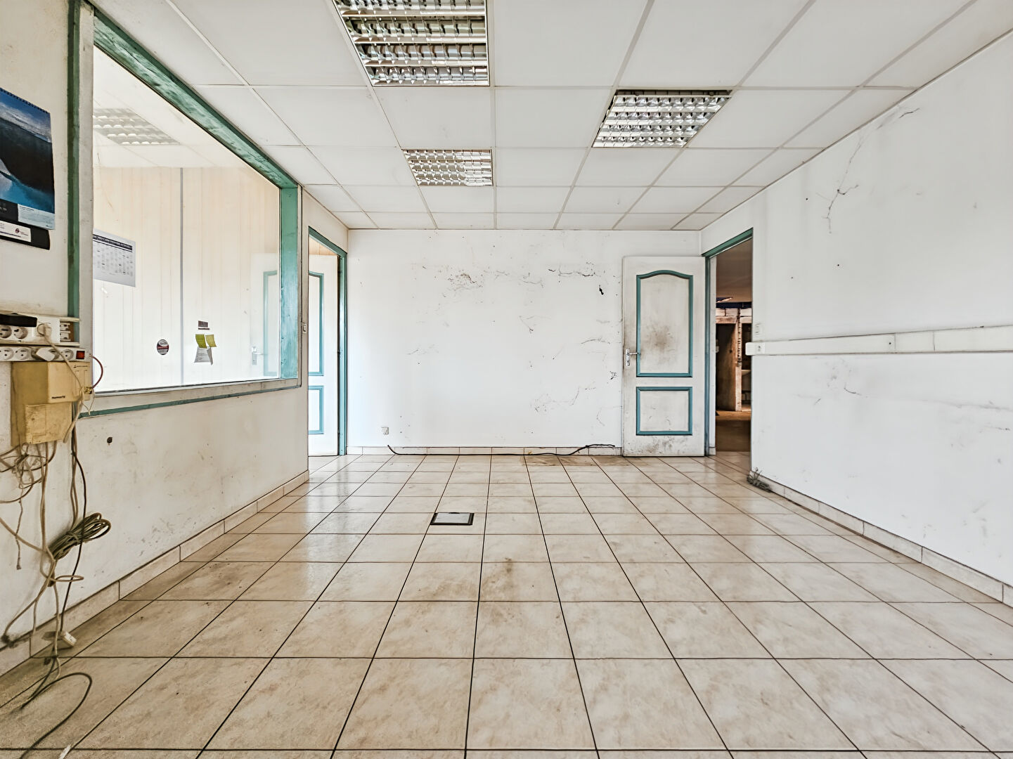 Photo Parking / box Bazouges La Perouse 662.46 m2 image 4/6