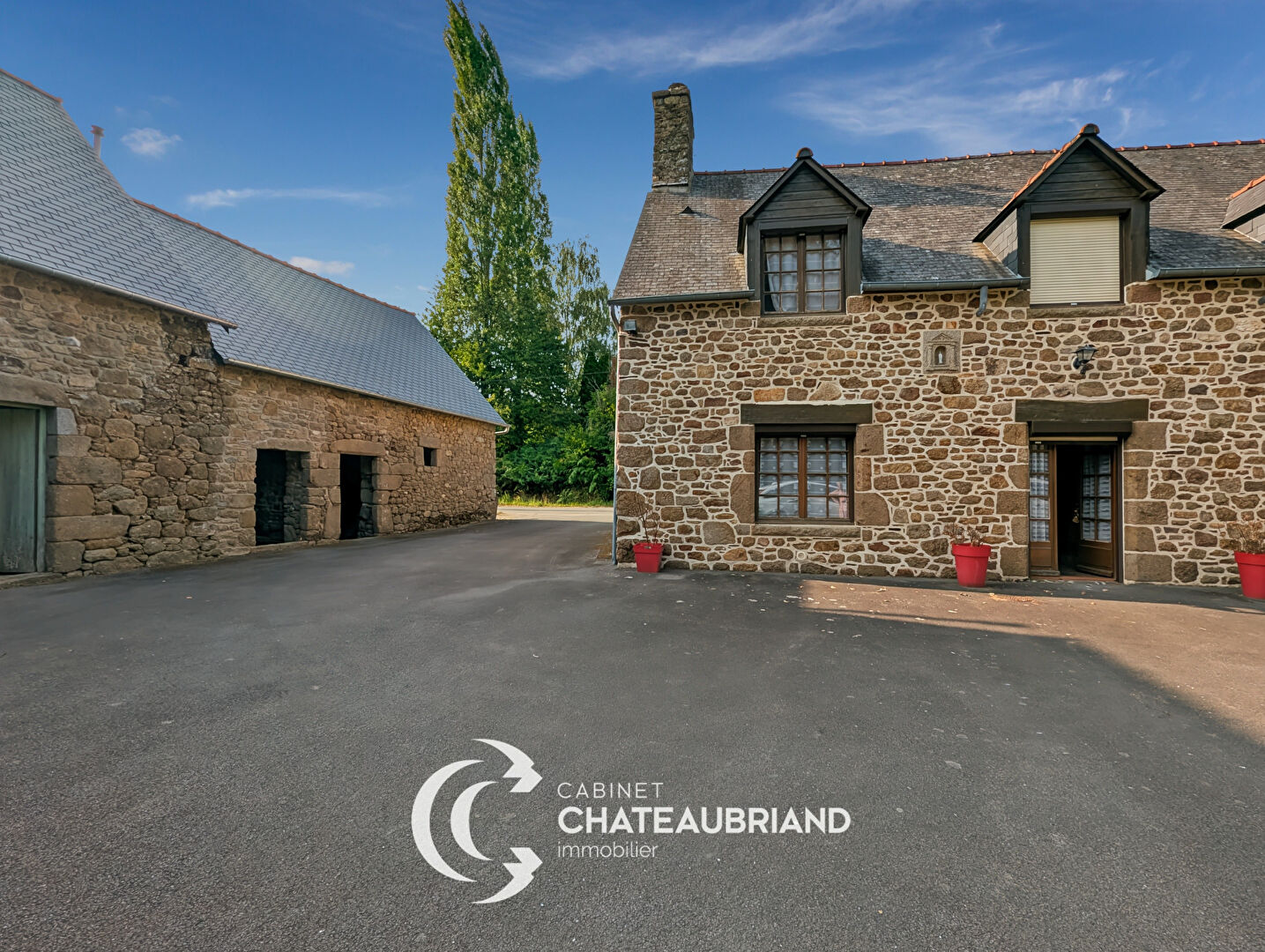 Maison de caractère avec deux étangs ? 146,3 m² ? Dépendance ? Terrain de 1,3 hectare ? Bazouges-la-Pérouse