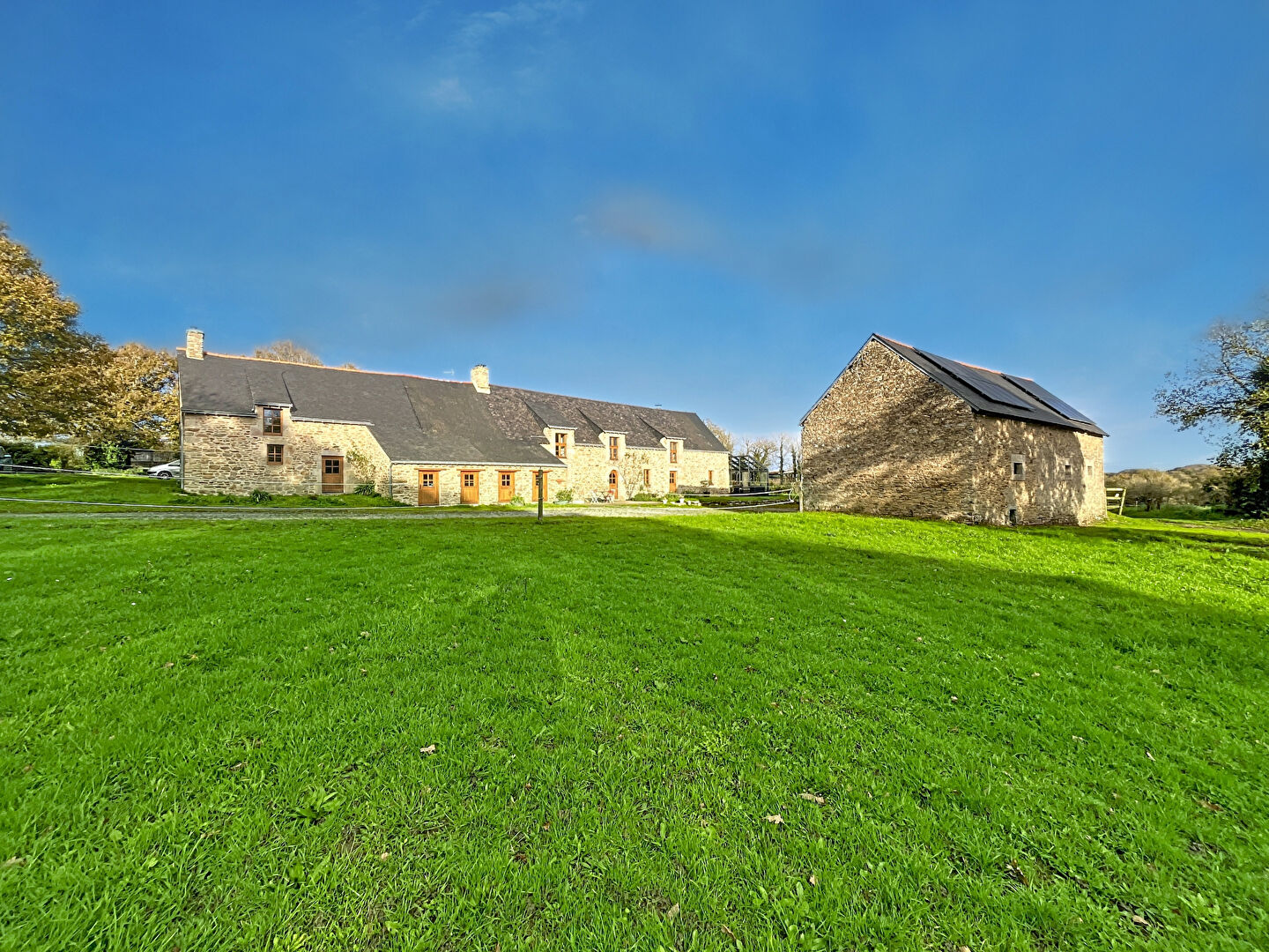 Photo VENTE PROPRIÉTÉ de 418m² - AMBON image 2/6