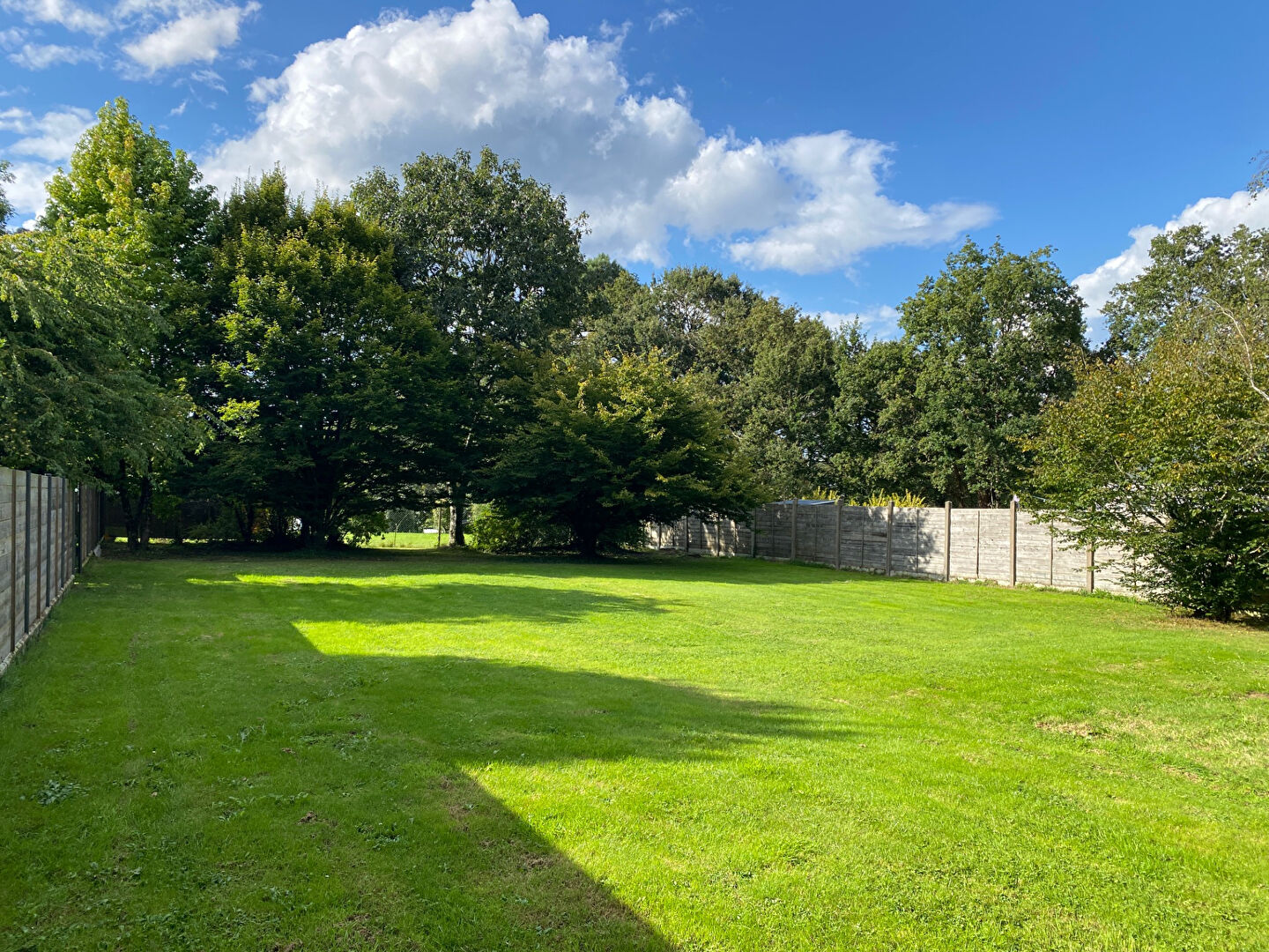 Terrain Constructible à LA TRINITE-SURZUR de 686 m2