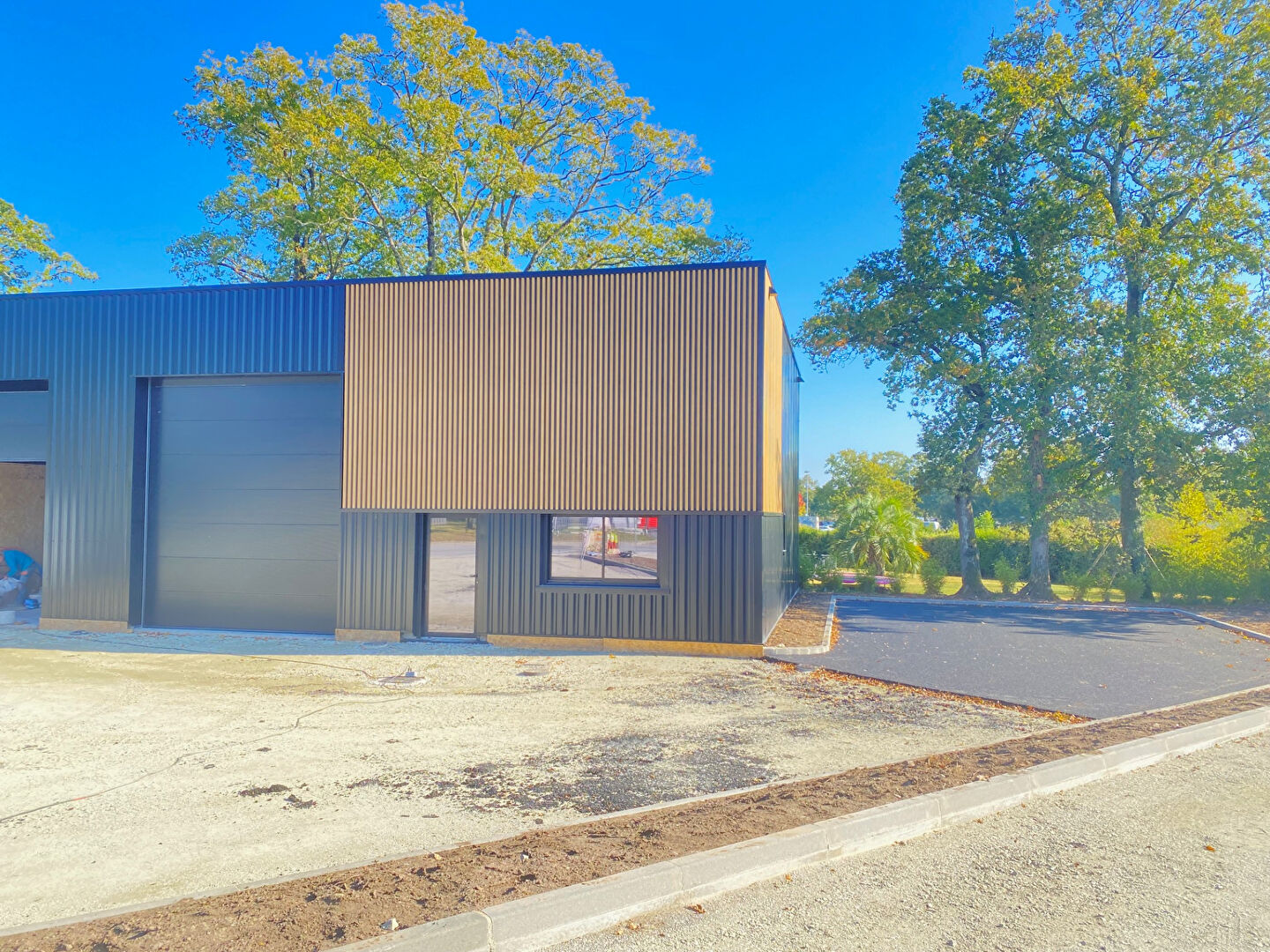 Photo MUZILLAC - Local d'activité de 144 m² image 1/5