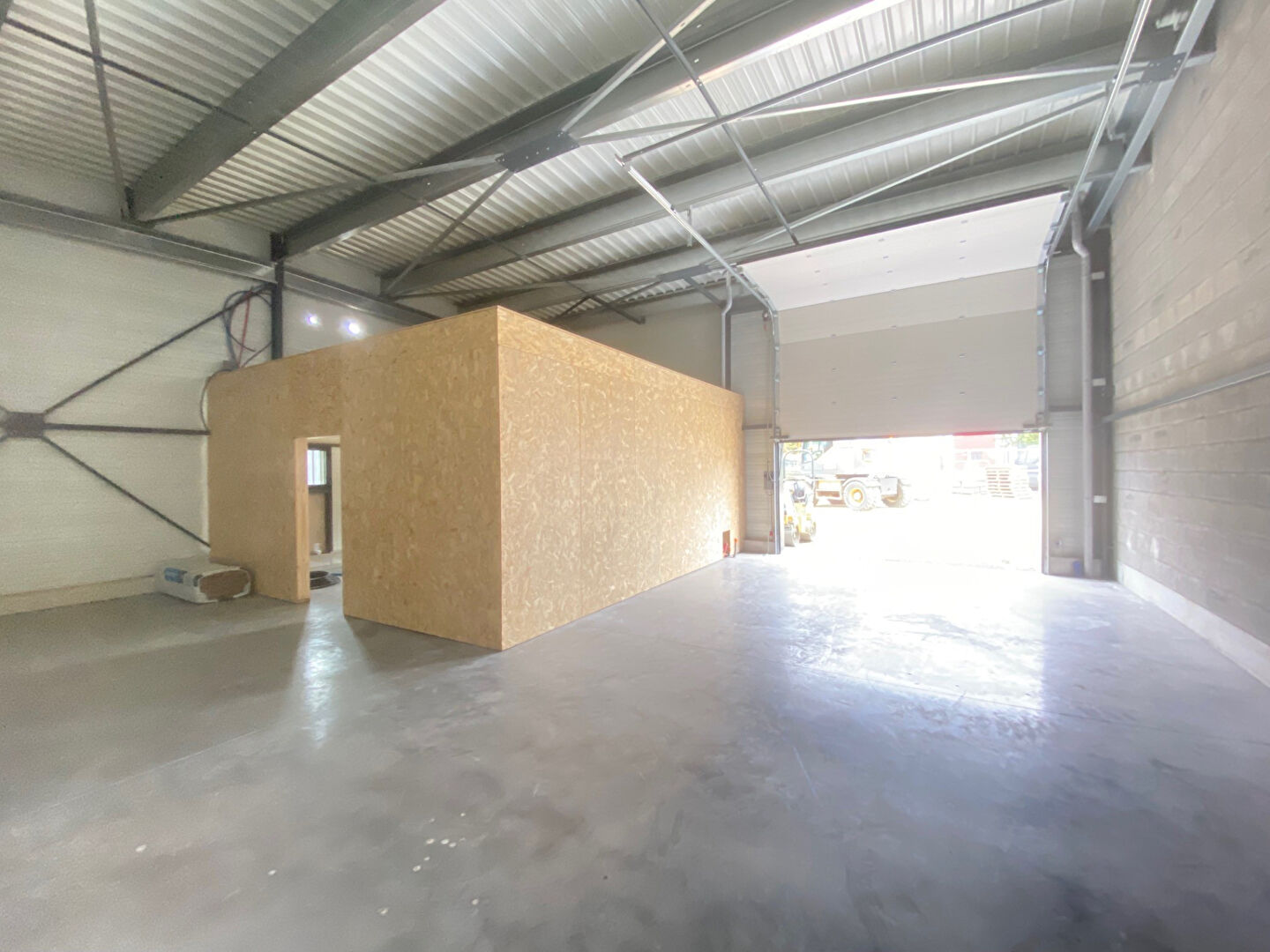 Photo MUZILLAC - Local d'activité de 144 m² image 2/5