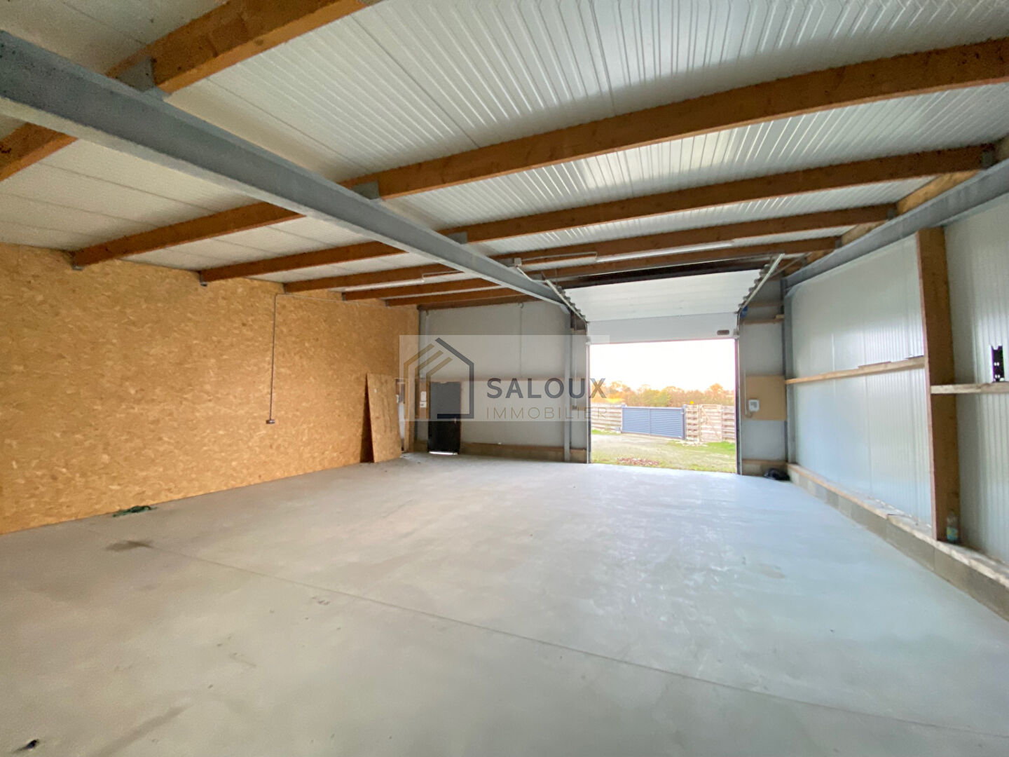 Photo AMBON - Local artisanal de 115 m² image 1/2