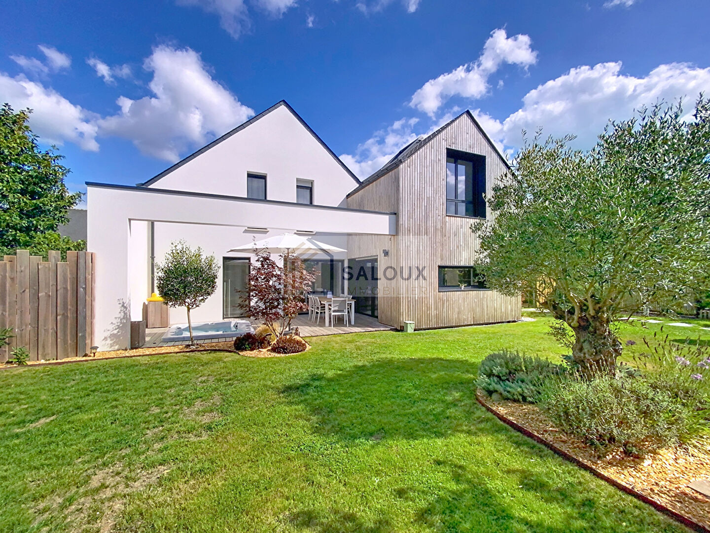 Photo VENTE MAISON CONTEMPORAINE DE 184m² - BILLIERS image 1/6