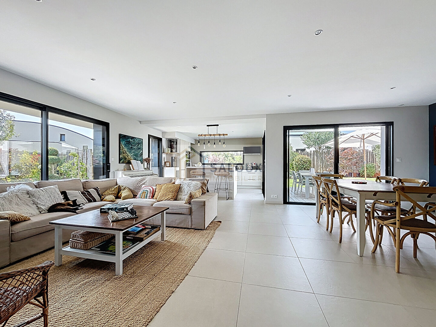 Photo VENTE MAISON CONTEMPORAINE DE 184m² - BILLIERS image 4/6