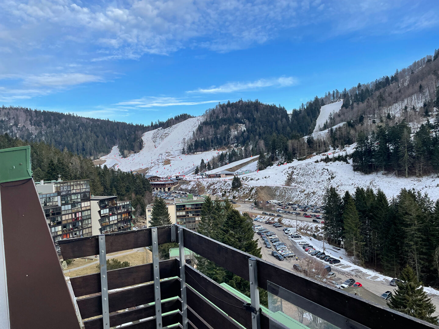 Photo ! COMPROMIS SIGNE ! PIED DES PISTES STUDIO 32 M² AVEC COIN MONTAGNE. BALCON. CAVE image 2/4