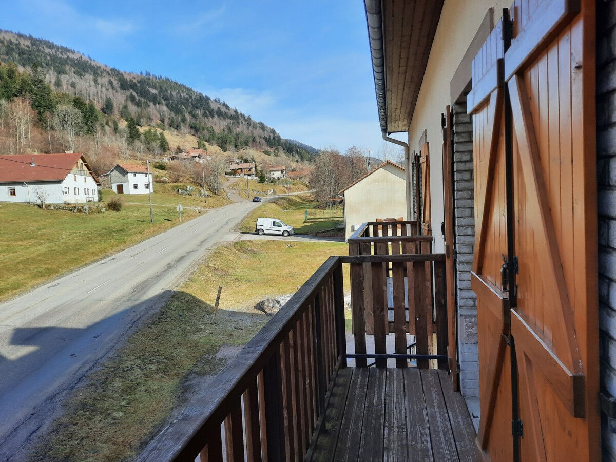 Photo EXCLUSIF ! 800 m des navettes de ski ! 3 pièces de 49 m² balcon, terrain, cave, stationnement privatifs. image 1/5