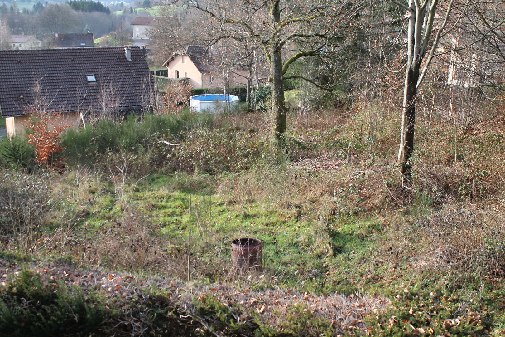 Photo COMPROMIS SIGNE  ! EN EXCLUSIVITE ! GRAND TERRAIN CONSTRUCTIBLE DE PLUS DE 1200M2 SURPLOMBANT LE MENIL ! image 3/4