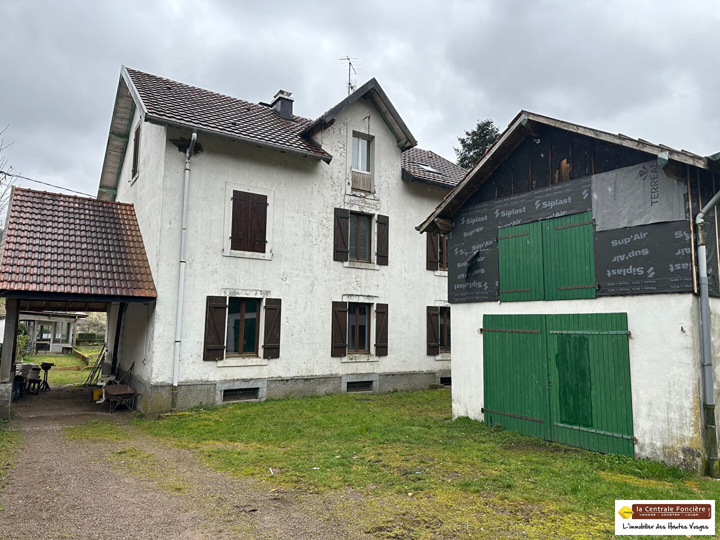 EN EXCLUSIVITE ! GRANDE MAISON A REHABILITE AVEC DEPENDANCE A FRESSE SUR MOSELLE !