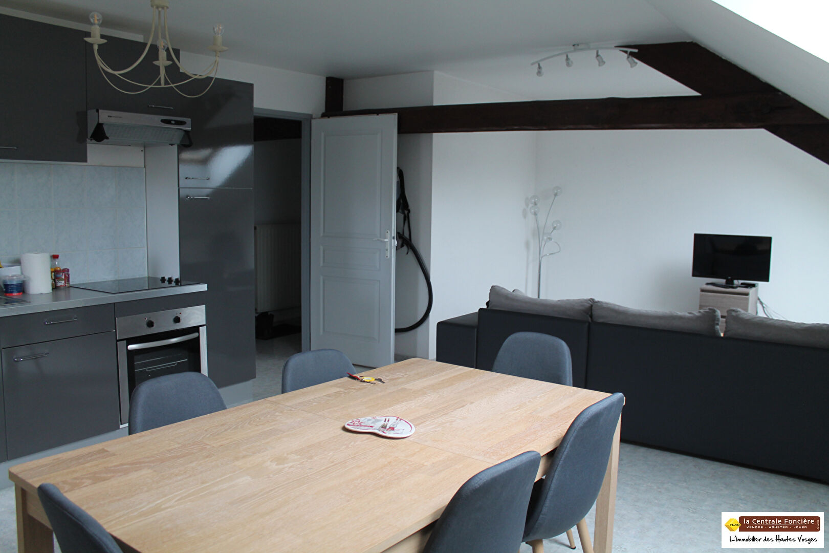 Photo COMPROMIS SIGNE ! EN EXCLUSIVITE ! CHARMANT APPARTEMENT DE 57M2 SUR LA COMMUNE DE LE MENIL ! image 4/6