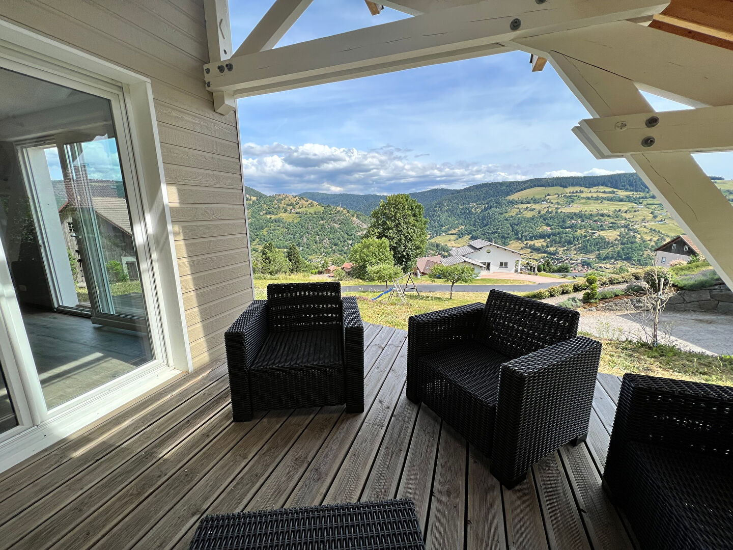 CHALET SUR LES HAUTEURS DE LA BRESSE AVEC VUE PANORAMIQUE !