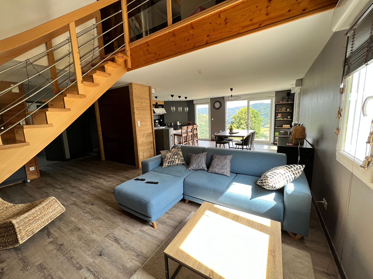 Photo CHALET SUR LES HAUTEURS DE LA BRESSE AVEC VUE PANORAMIQUE ! image 2/6