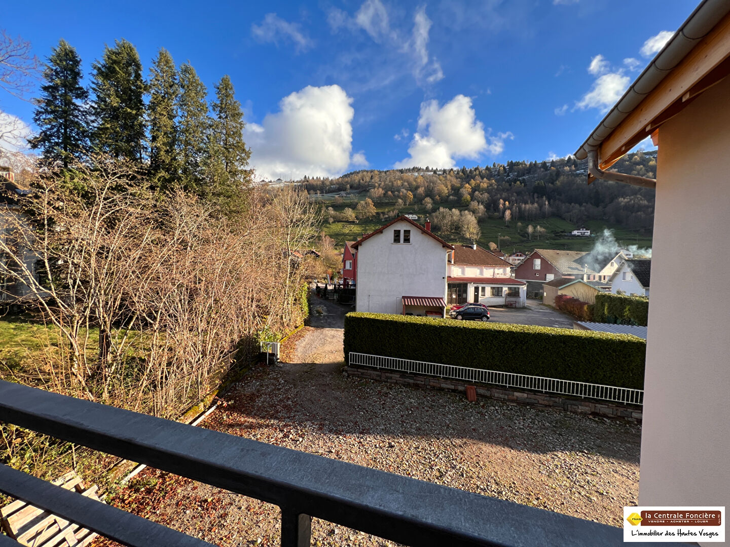 Photo EXCLUSIF ! RARE ! APPARTEMENT MODERNE ESPRIT CHALET AVEC BALCON image 3/6