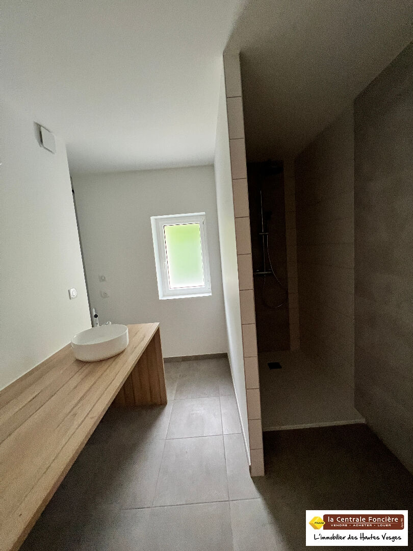 Photo EXCLUSIF ! RARE ! APPARTEMENT MODERNE ESPRIT CHALET AVEC BALCON image 4/6