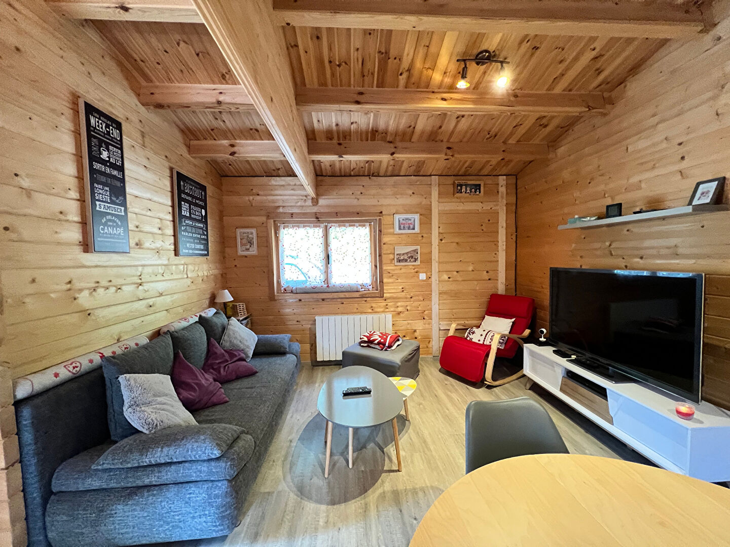 CHALET  DE PLAIN-PIED  FRESSE SUR MOSELLE !