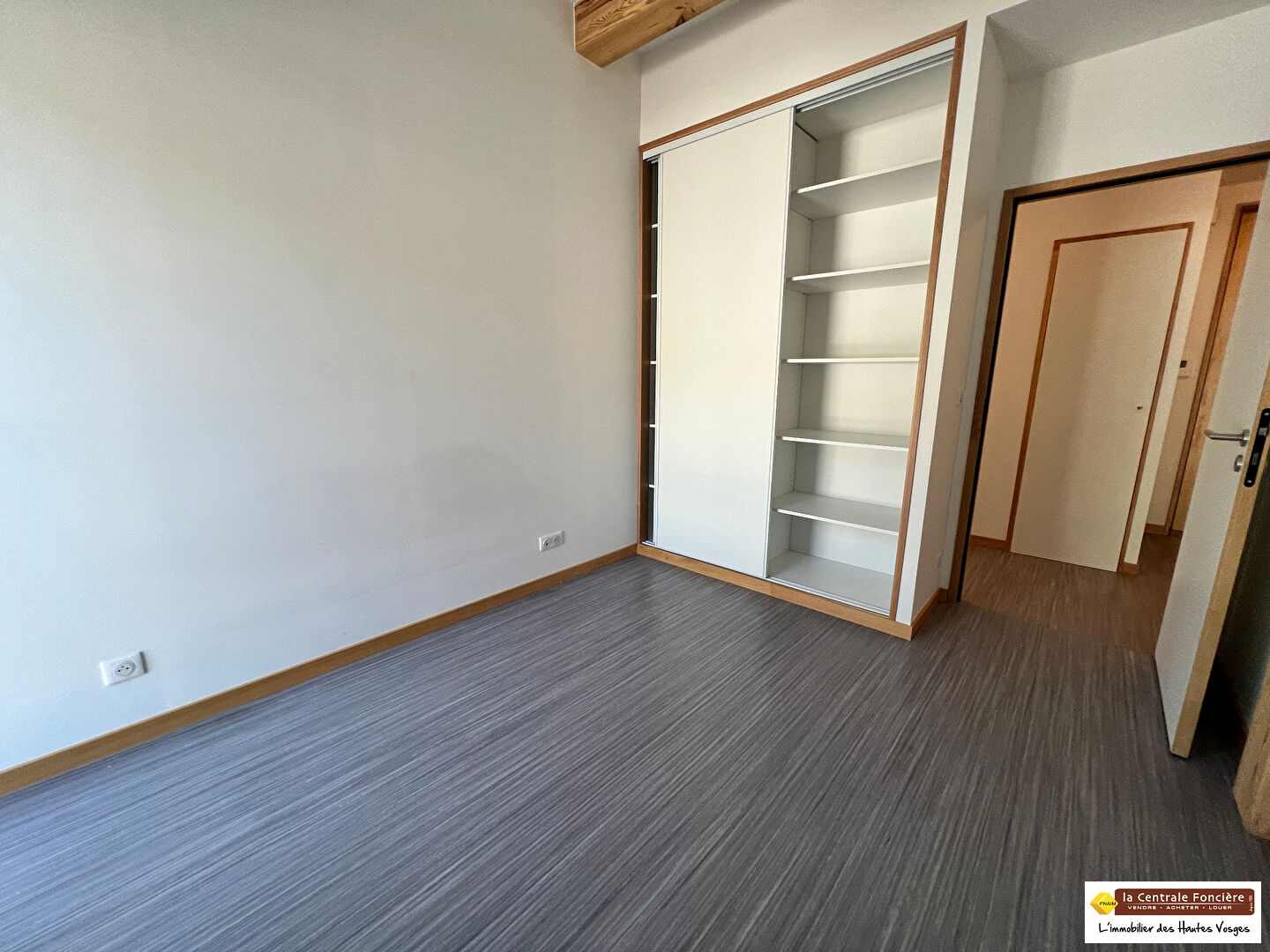 Photo EXCLUSIF ! LA BRESSE ! RARE A LA VENTE ! APPARTEMENT 3 PIECES TERRASSE CENTRE VILLE ! image 3/6