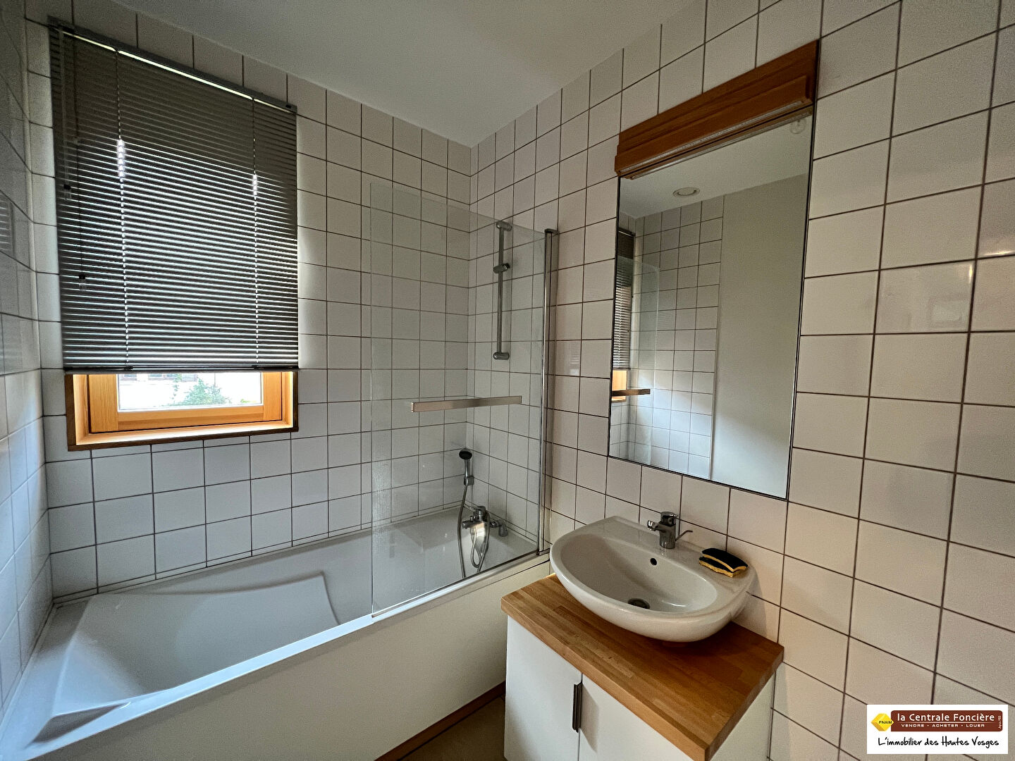 Photo EXCLUSIF ! LA BRESSE ! RARE A LA VENTE ! APPARTEMENT 3 PIECES TERRASSE CENTRE VILLE ! image 4/6