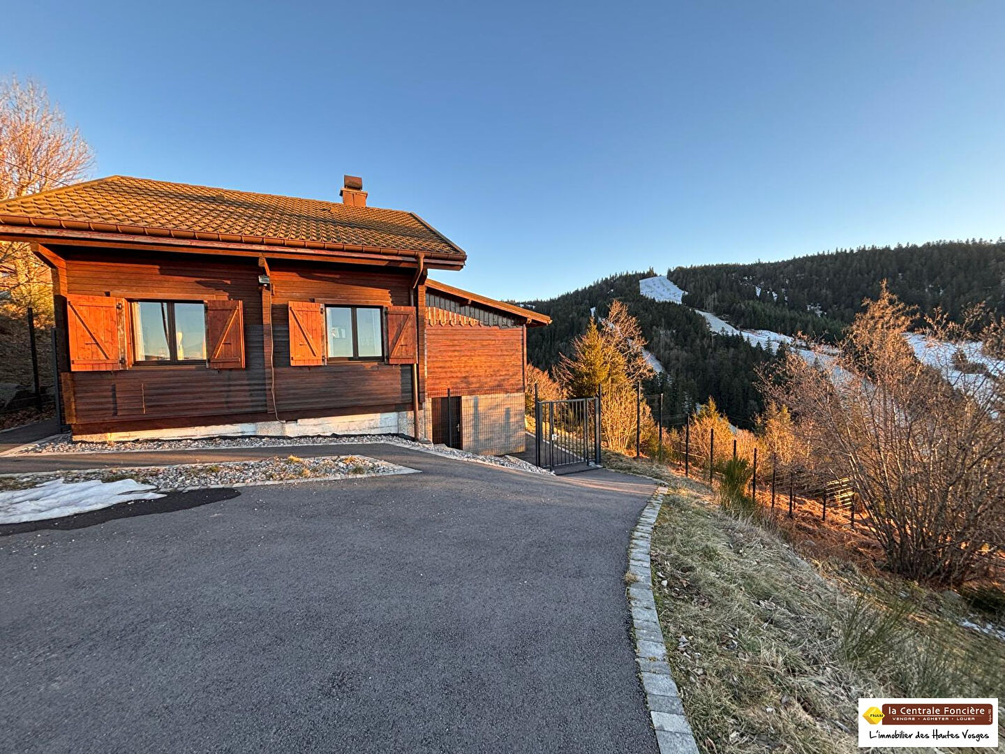 Photo CHALET VUE PISTES - ENSOLEILLE DU MATIN AU SOIR image 1/6