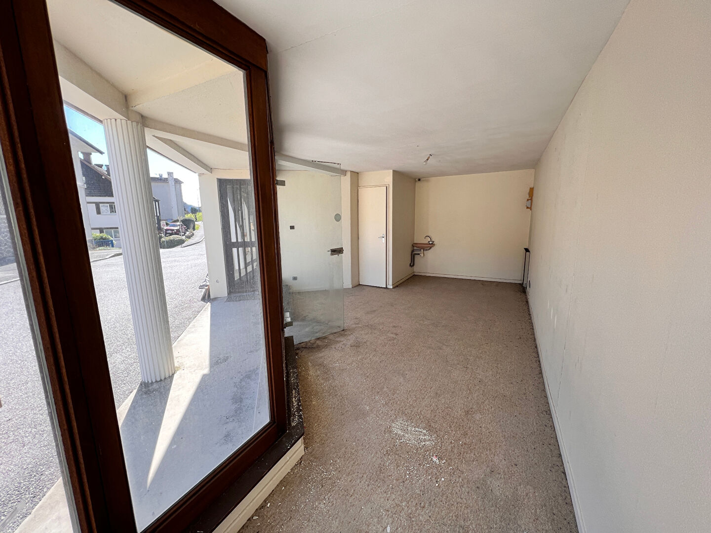 Photo VENEZ DECOUVRIR CE LOCAL COMMERCIAL PROCHE DU CENTRE DE LA BRESSE! image 3/4