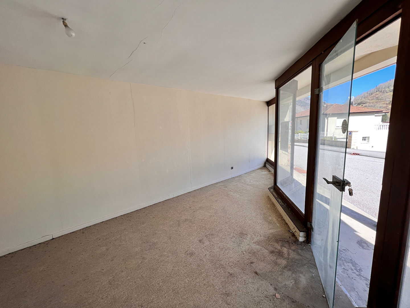 Photo VENEZ DECOUVRIR CE LOCAL COMMERCIAL PROCHE DU CENTRE DE LA BRESSE! image 4/4