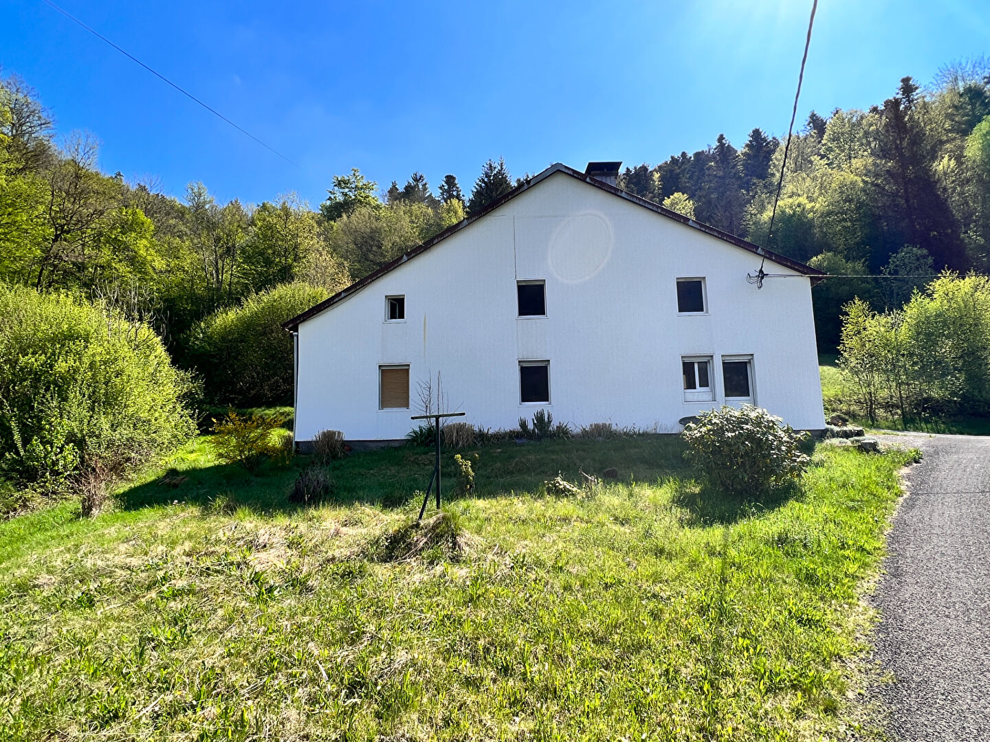 AU PIED DU BALLON D'ALSACE DANS UN CADRE FORESTIER FERME VOSGIENNE