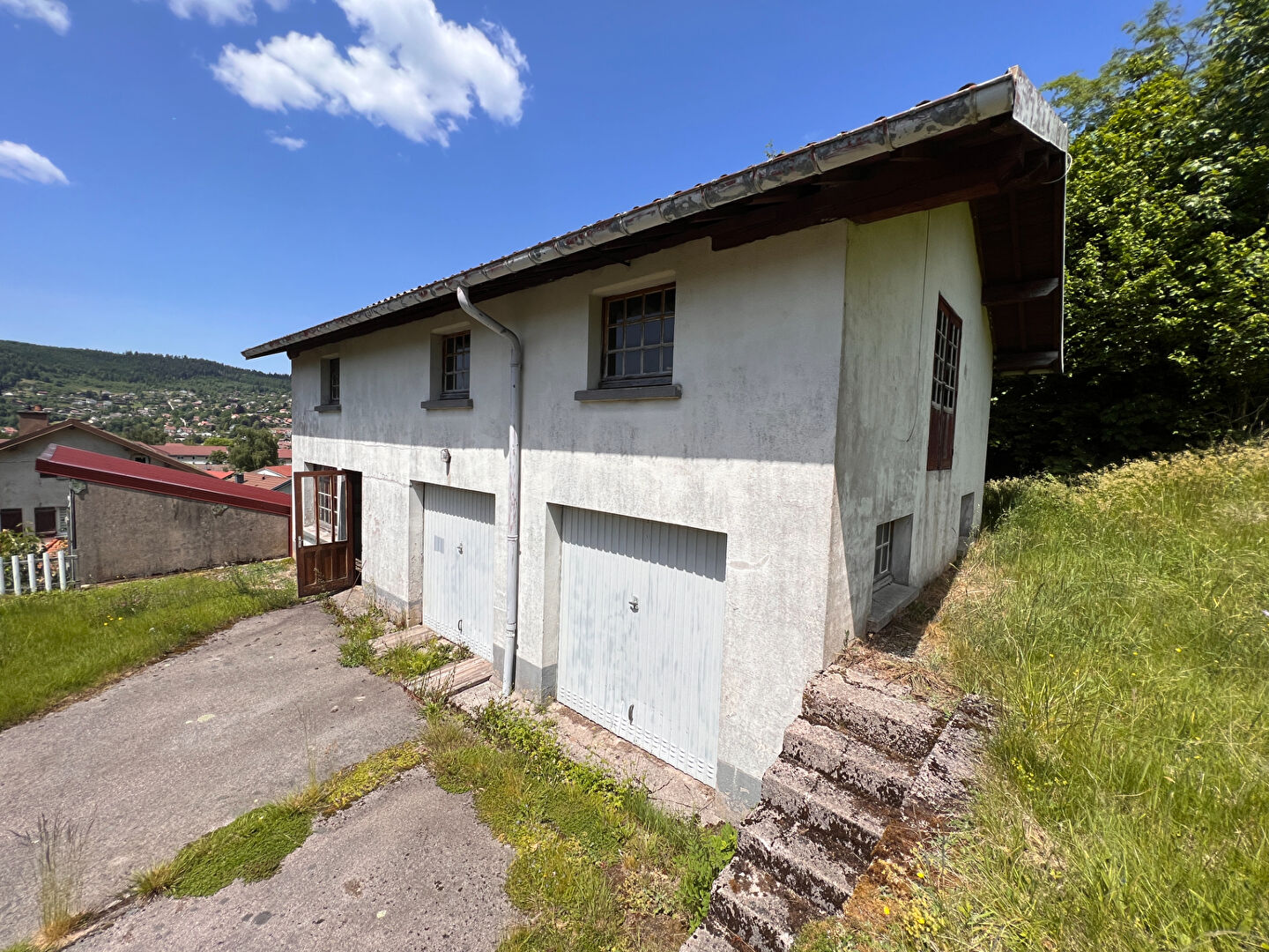 Photo RARE A GERARDMER : 1000 m² + bâtiment à rénover avec permis accordé image 2/5