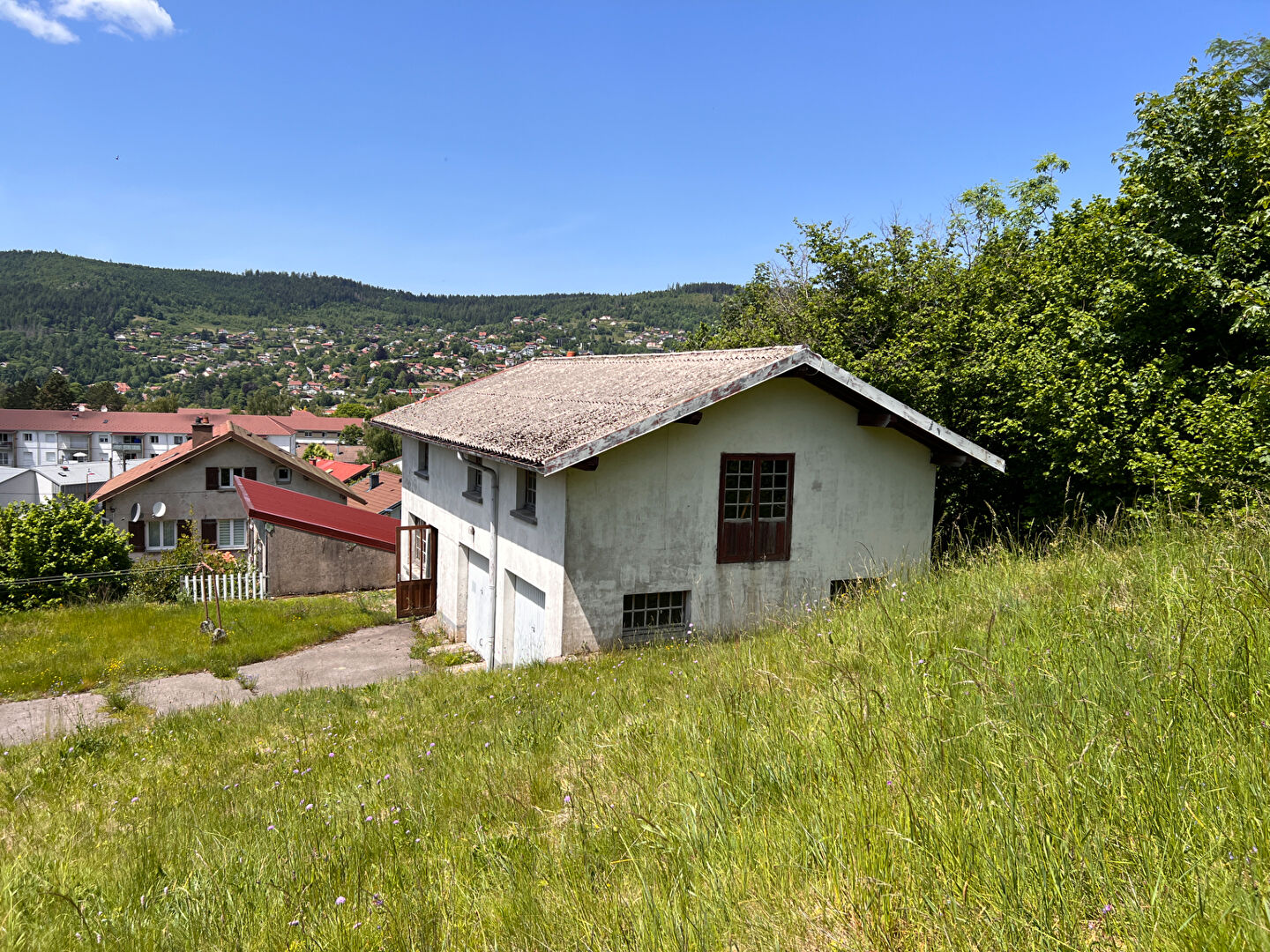 Photo RARE A GERARDMER : 1000 m² + bâtiment à rénover avec permis accordé image 5/5