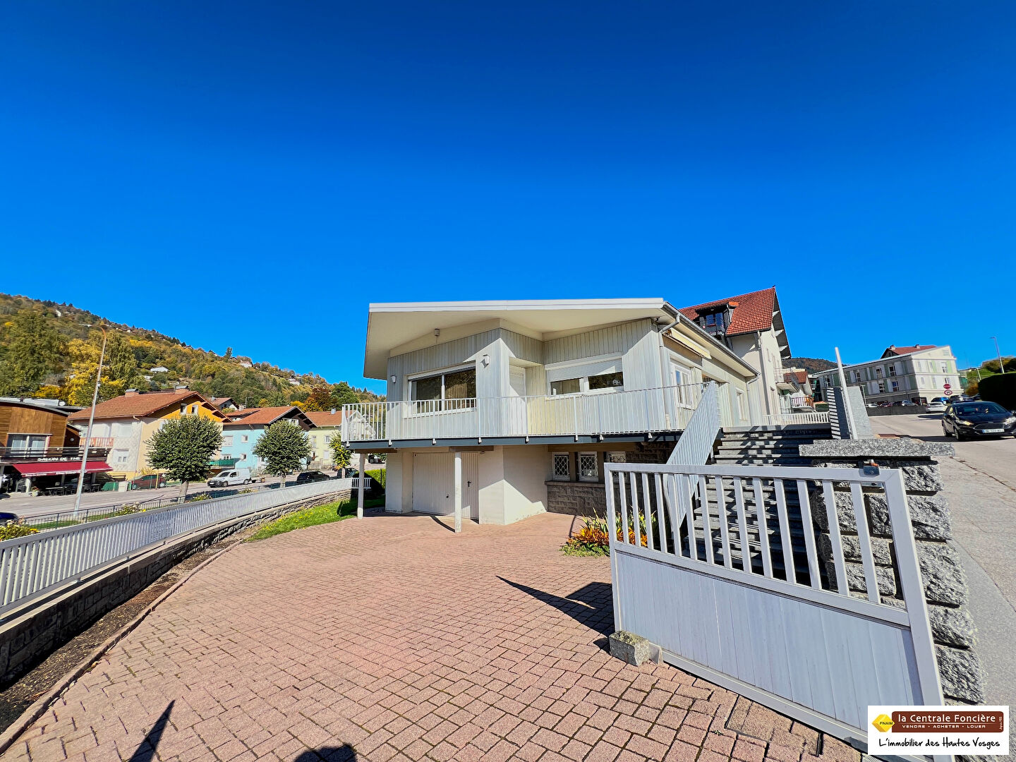 Photo EMPLACEMENT EXCEPTIONNEL ! MAISON 180 m² 3 SALLES DE BAIN image 1/5