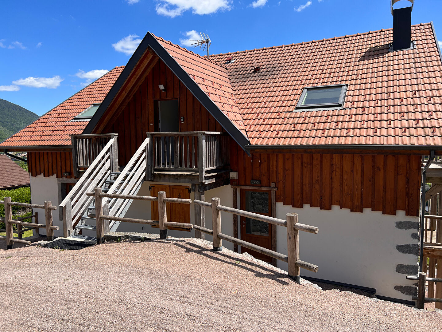 Photo LA BRESSE - COTEAU SUD - 3 PIECES 49 M² AMBIANCE CHALET image 2/6