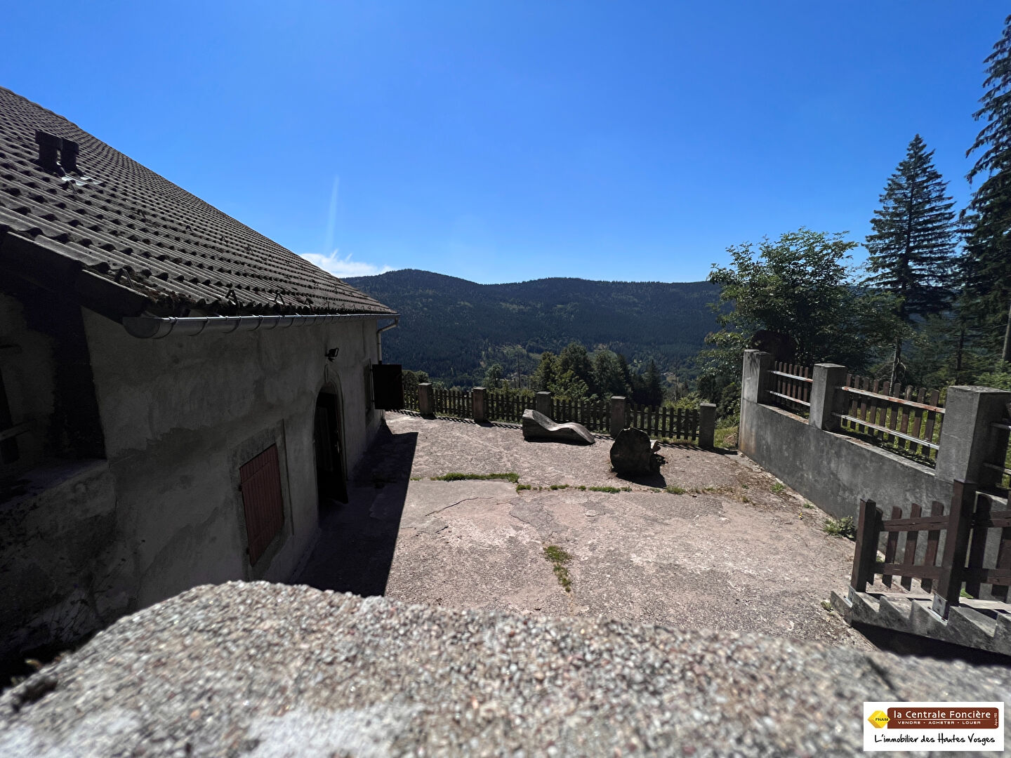 COMPROMIS  SIGNE ! AU COEUR DU MASSIF VOSGIEN  AVEC VUE  PANORAMIQUE  A 360 ° EXPOSITION SUD