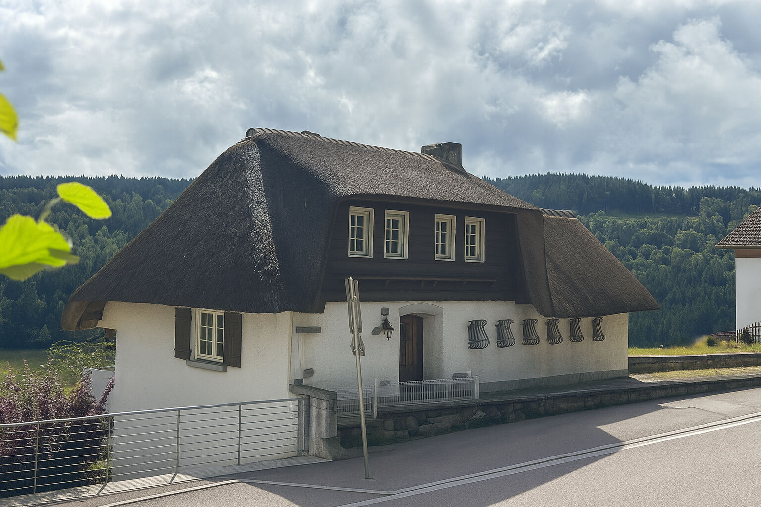SUPERBE MAISON D'ARCHITECTE AVEC VUE SUR LA VALLEE