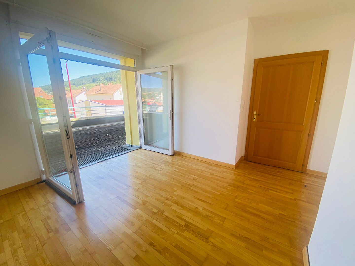 Photo APPT 2 PIECES AVEC TERRASSE EXCEPTIONNELLE PROCHE CENTRE DE GERARDMER ! image 3/5